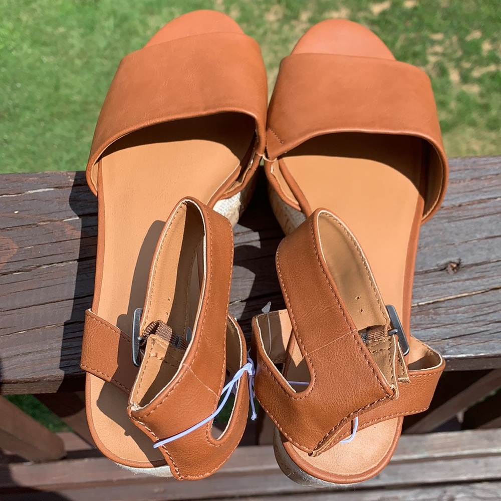 NWT Cognac Bailey Sandal Platform Universal Thread - Picture 6 of 10